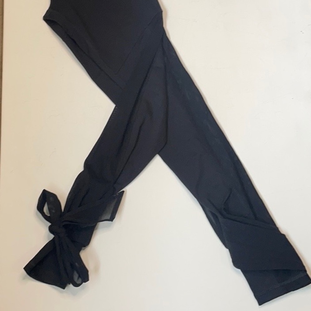 Lucy tie bottom leggings